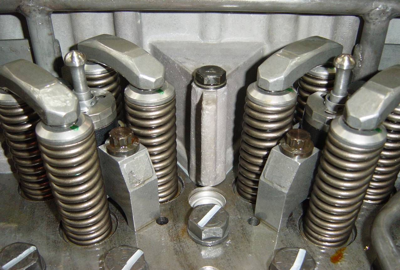 康明斯柴油發動機氣缸體蓋總成