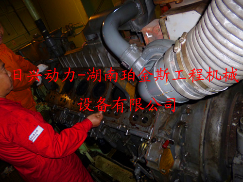 三菱R16柴油發動機缸套、活塞、連桿的解體、檢修