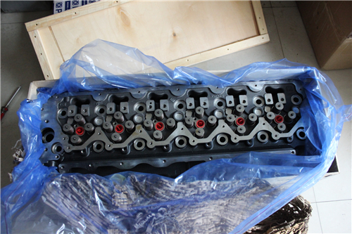 特雷克斯兩頭忙珀金斯柴油發(fā)動(dòng)機(jī)配件3718 R032汽缸蓋批發(fā)與