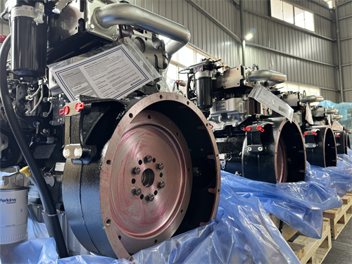 帕金斯四缸柴油發(fā)動(dòng)機(jī)總成與原廠零配件